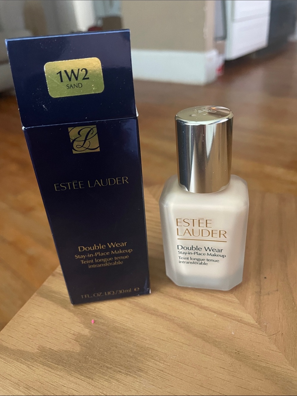 Estee Lauder Double Wear Stay-in-Place Makeup – Sand (1W2) Bottle with Navy Box